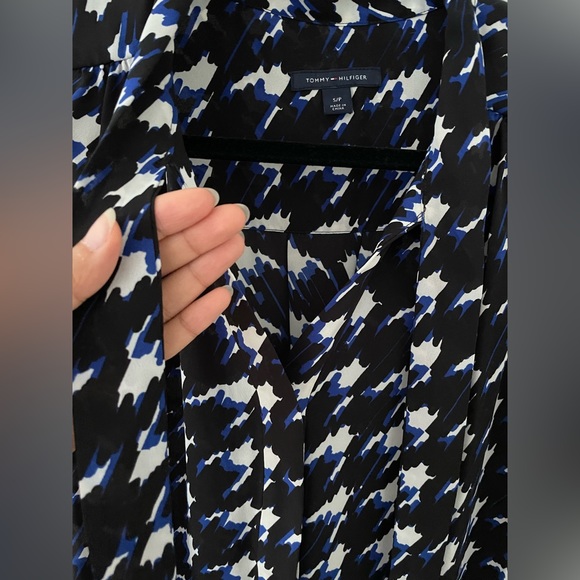 Tommy Hilfiger Tied Collar Patterned Tank - Picture 4 of 5